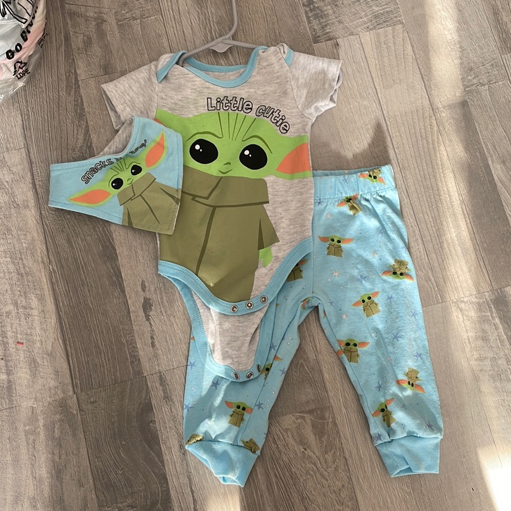 Adorable 3 piece Star Wars set for baby